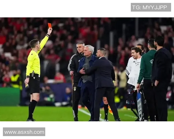 西甲激战：本菲卡大胜巴黎圣日耳曼引发争议判罚全场沸腾